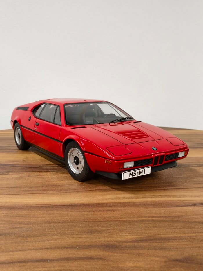 BMW M1 1:12 Red - Image 2