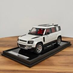 Land Rover Defender 110 White 1:18