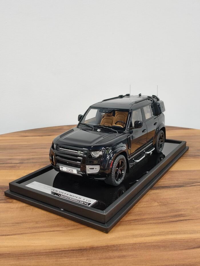 Land Rover Defender 110 Matt Black 1:18