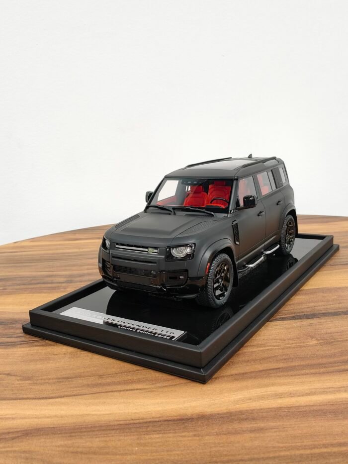 Land Rover Defender 110 Matt Black 1:18 - Image 5