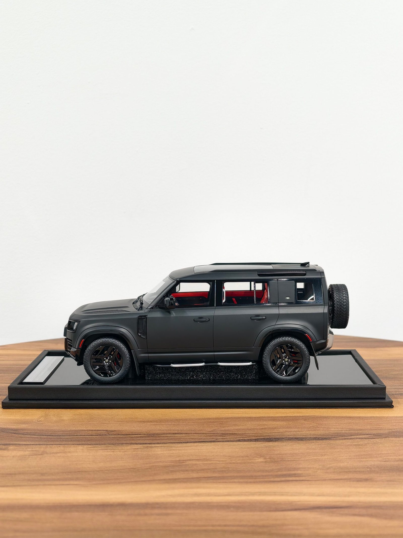 Land Rover Defender 110 Matt Black 1:18 - Image 7