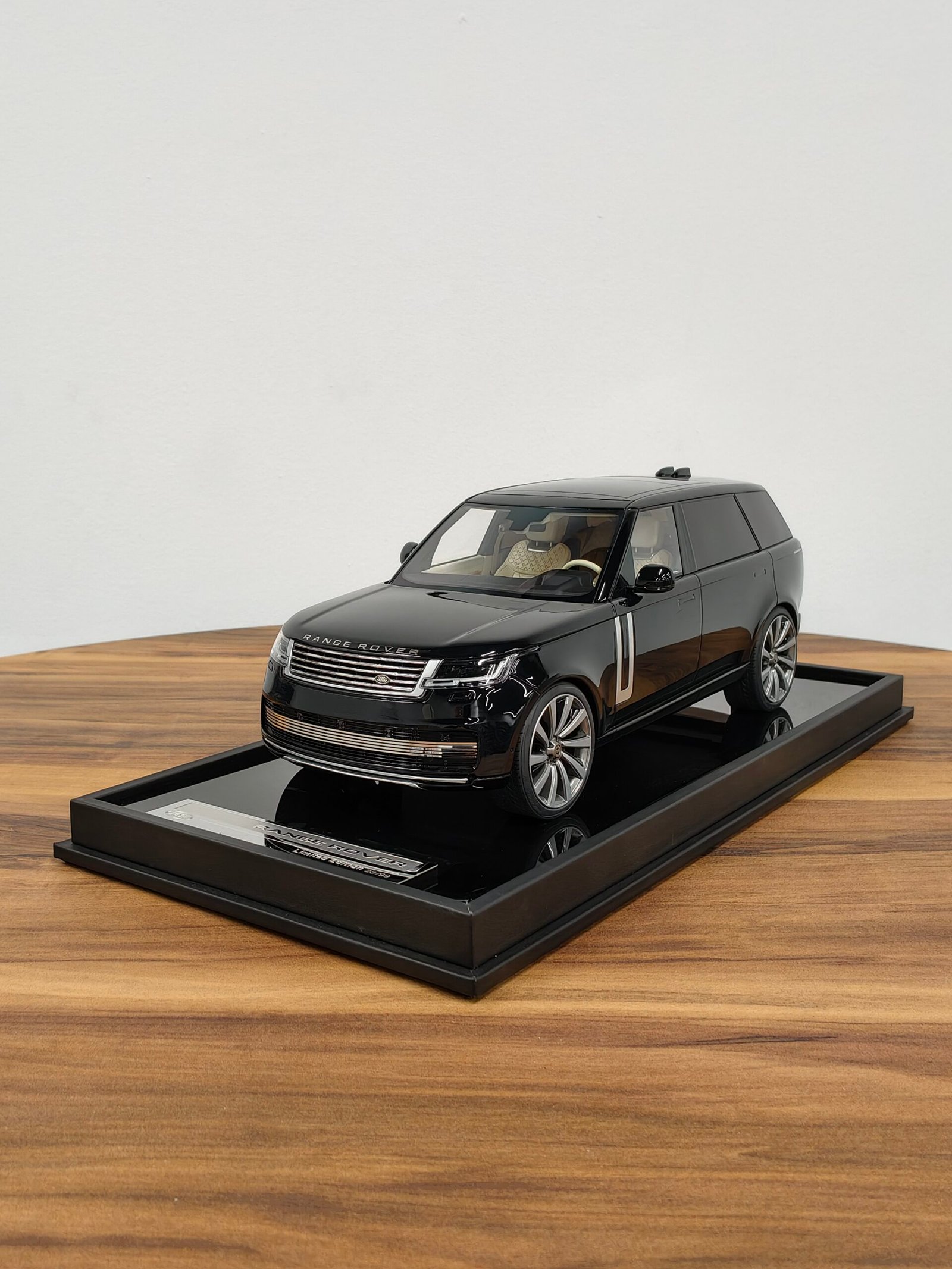 Range Rover 1:18 Black