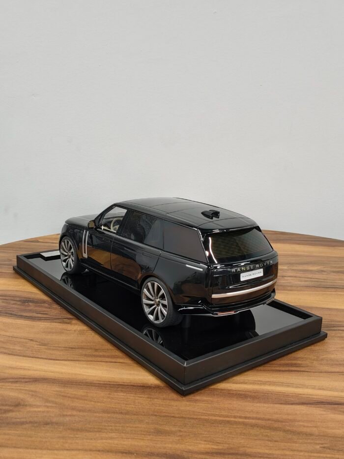 Range Rover 1:18 Black - Image 2