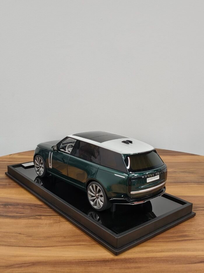Range Rover 1:18 British Green - Image 2
