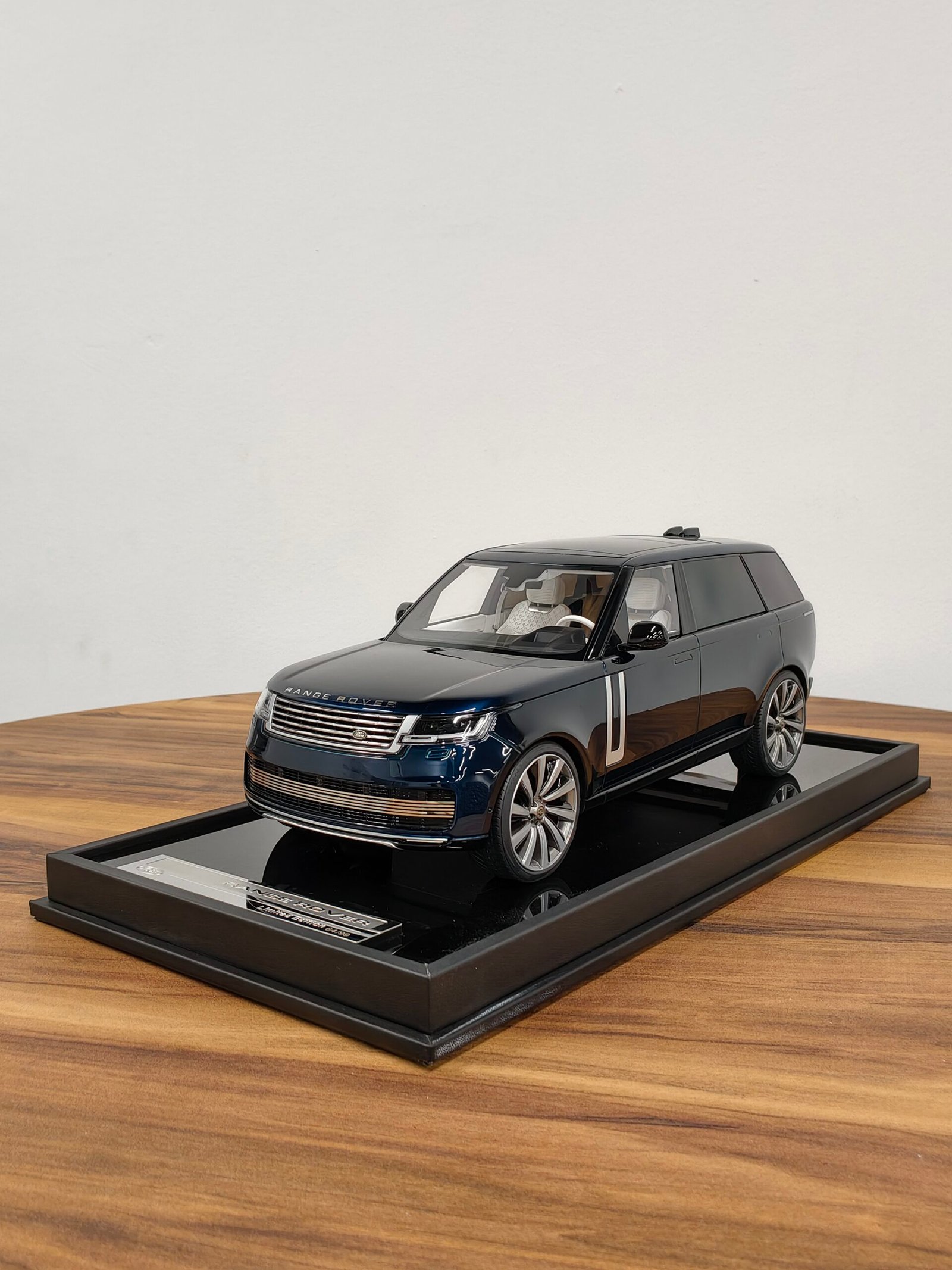 Range Rover 1:18 Blue