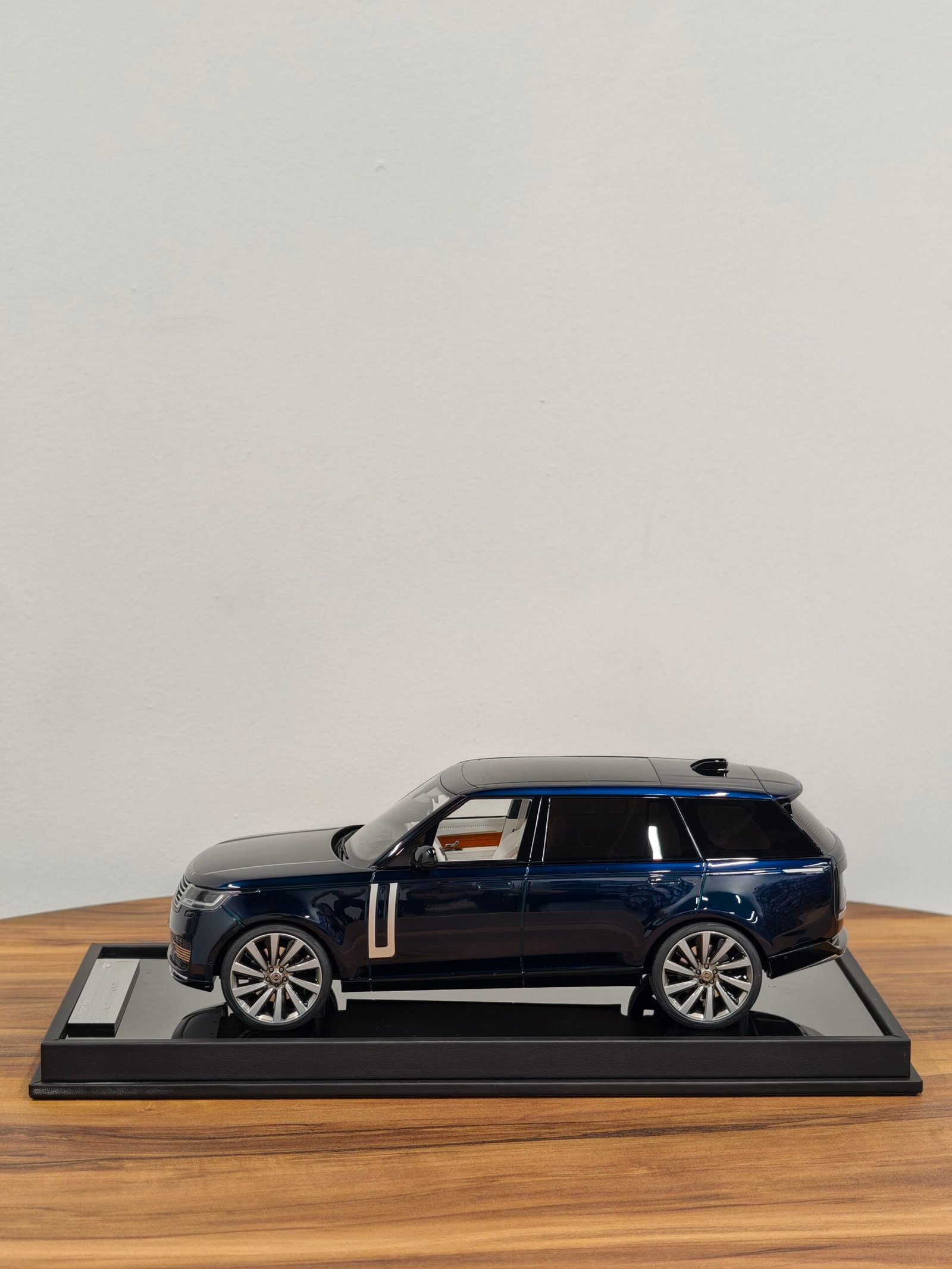 Range Rover 1:18 Blue - Image 4