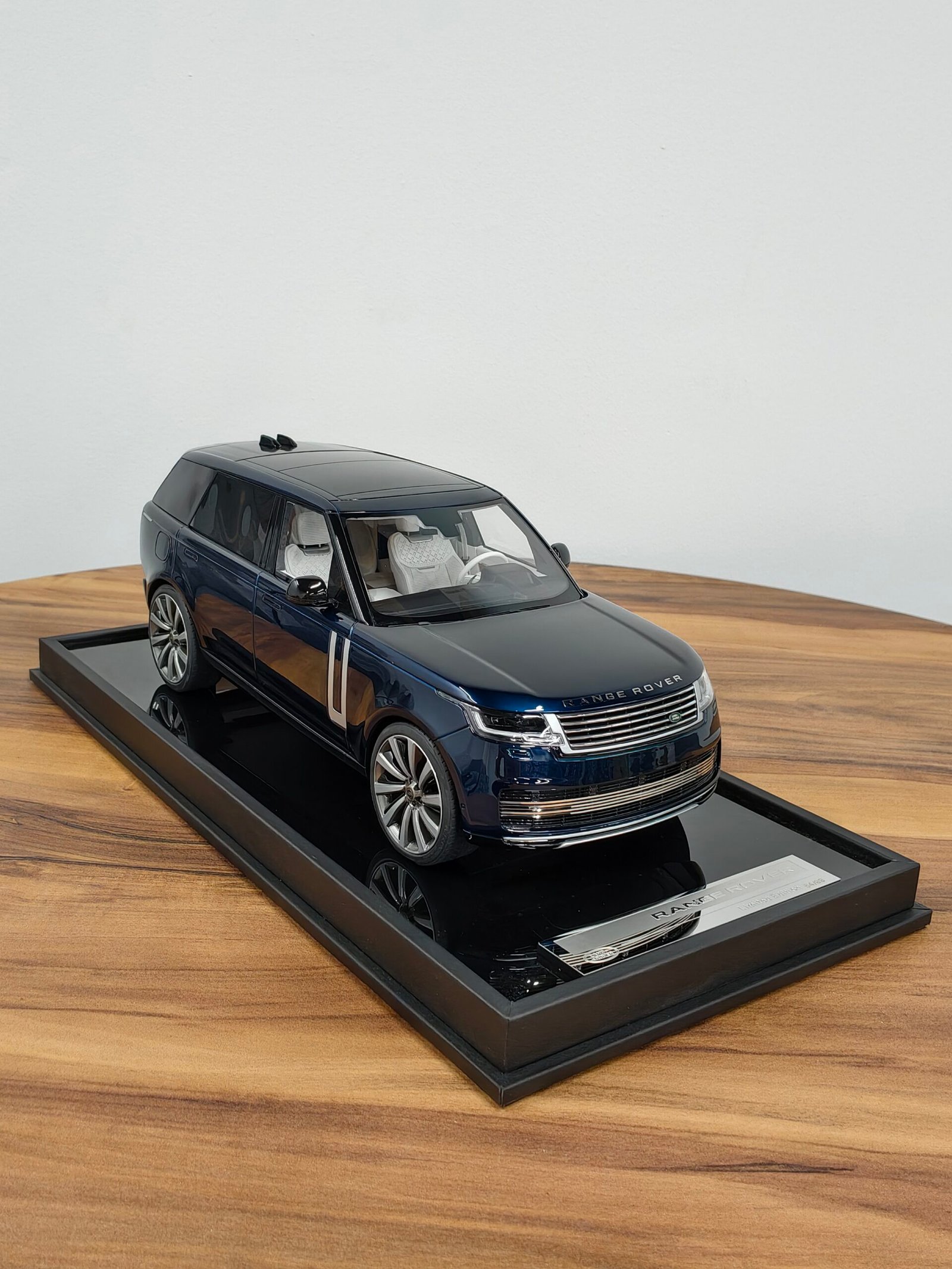 Range Rover 1:18 Blue - Image 3