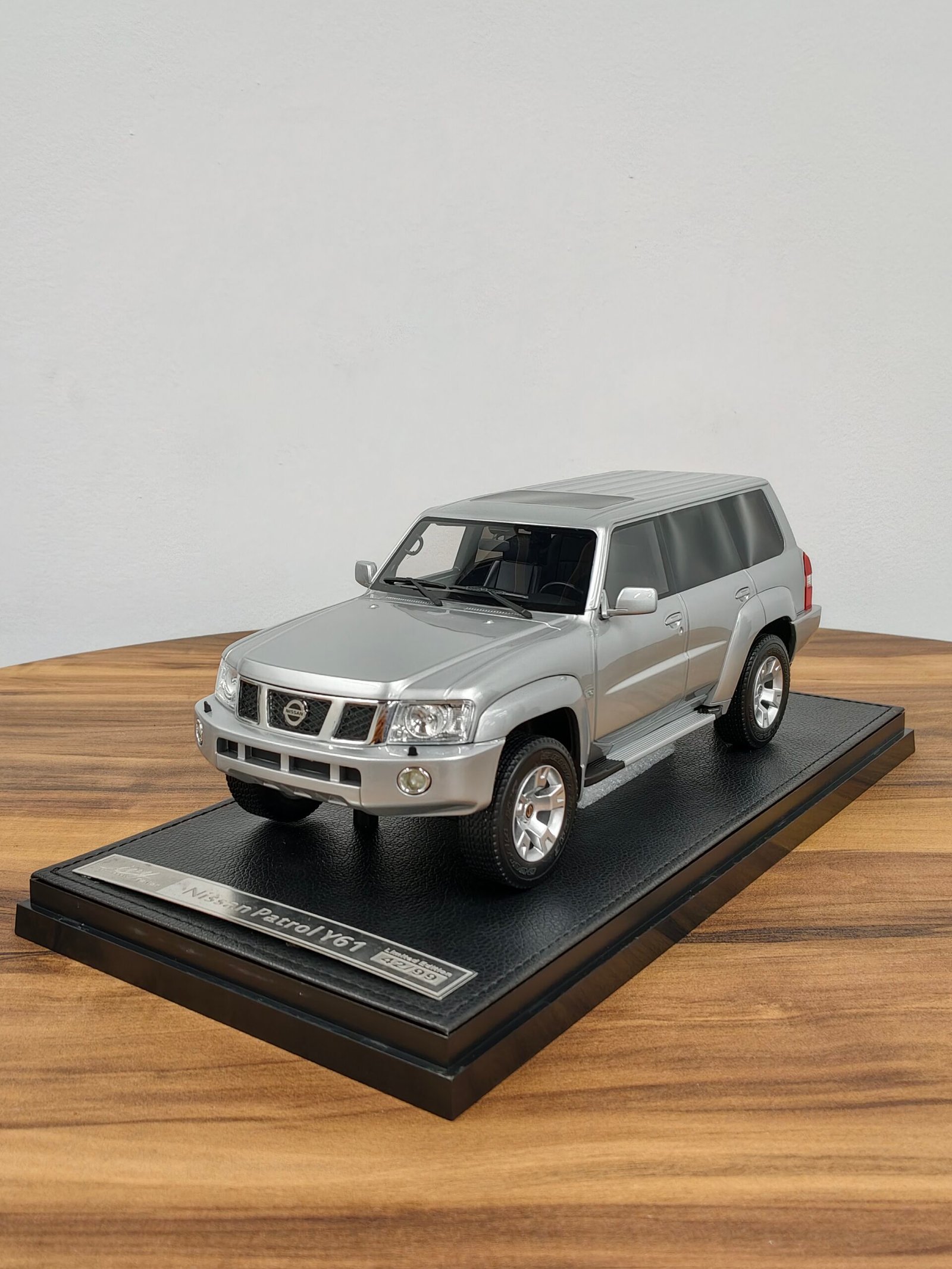 Nissan Patrol Y61 Silver 1:18