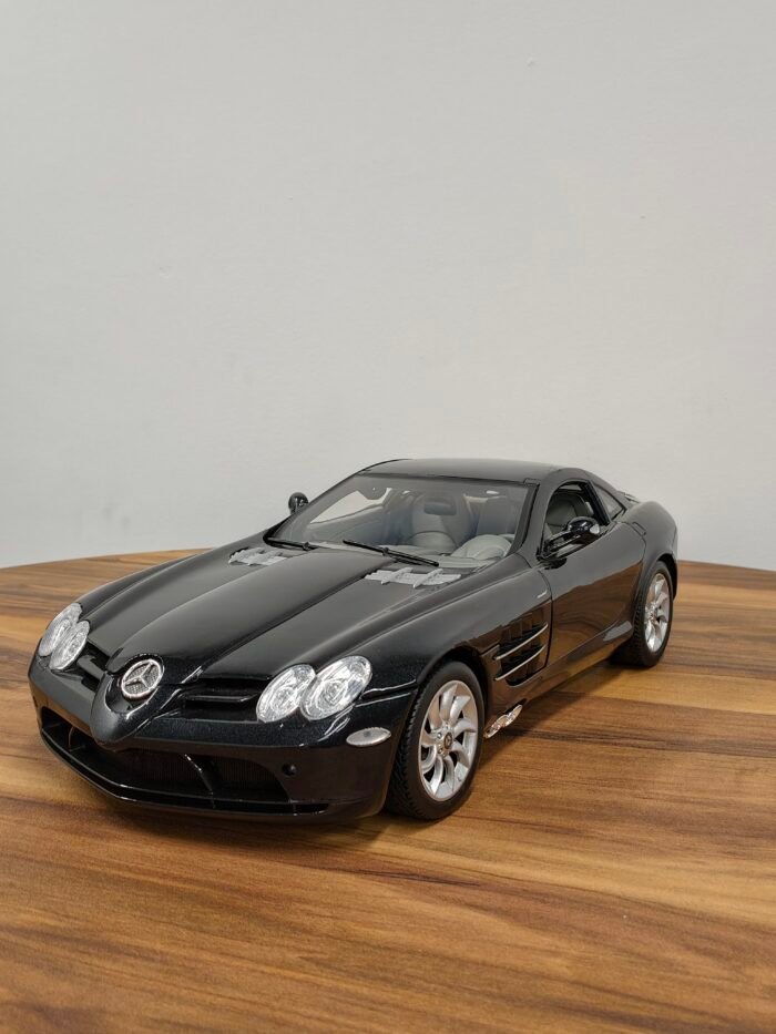 Mercedes-Benz SLR McLaren Black 1:12
