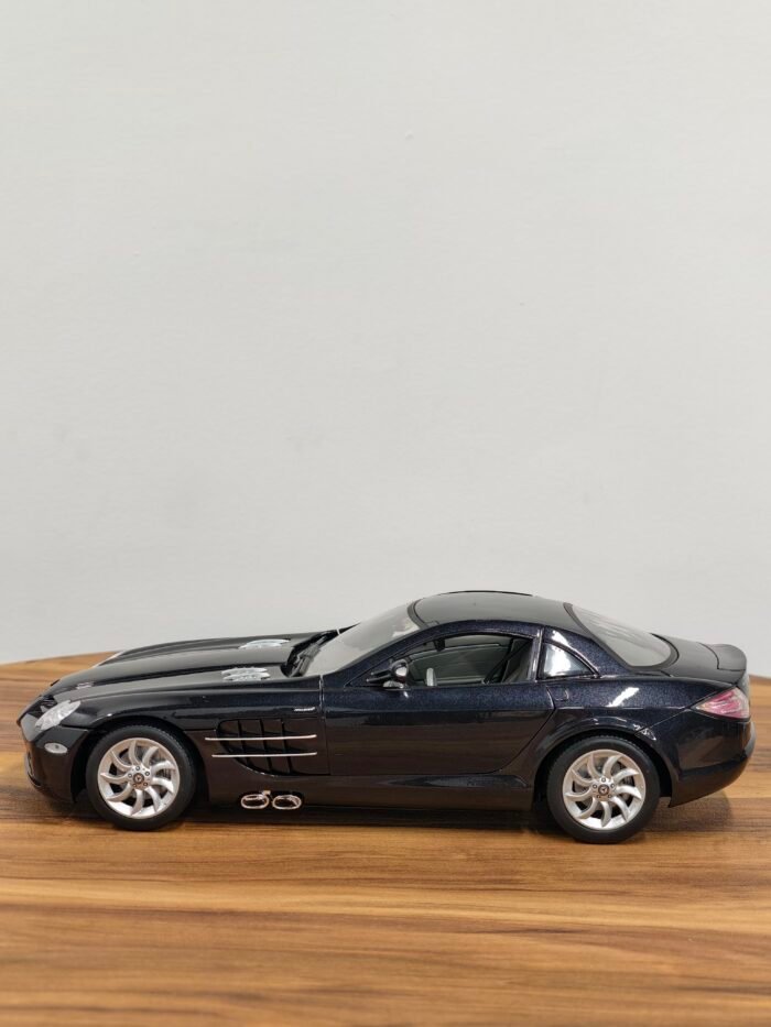 Mercedes-Benz SLR McLaren Black 1:12 - Image 3