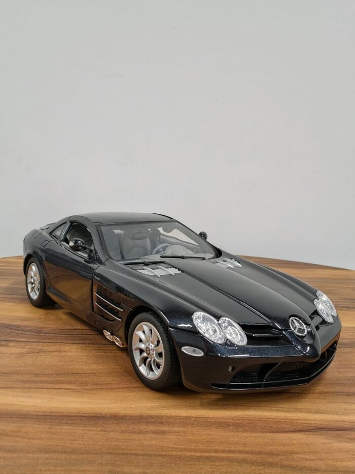 Mercedes-Benz SLR McLaren Black 1:12 - Image 7