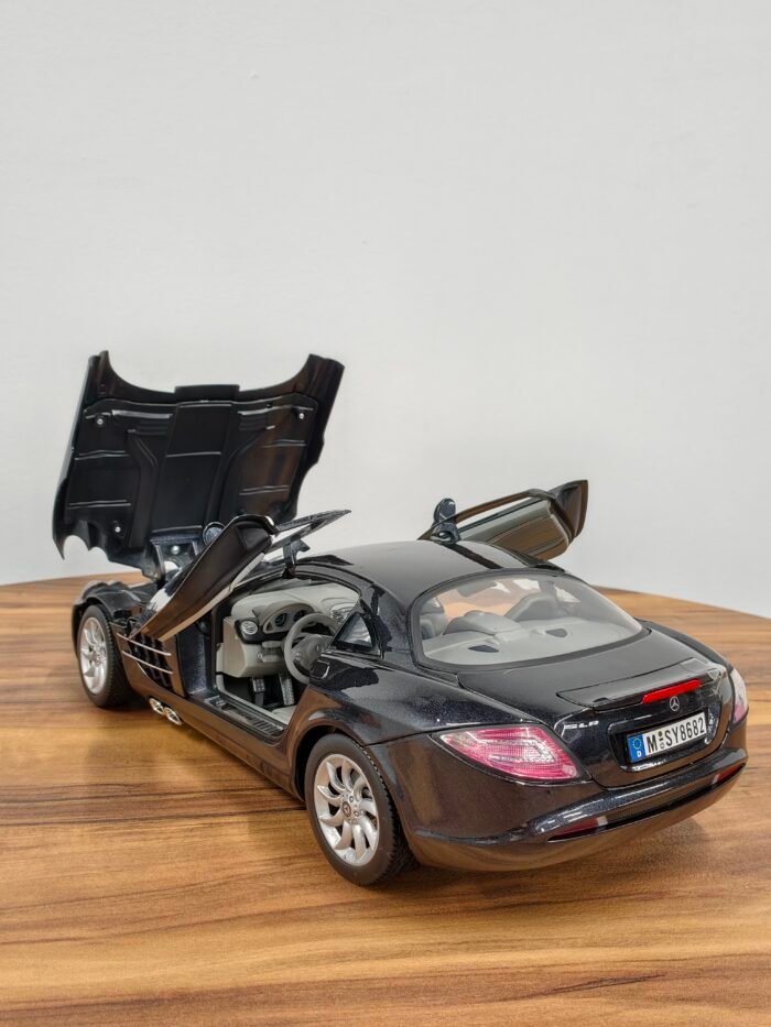 Mercedes-Benz SLR McLaren Black 1:12 - Image 4