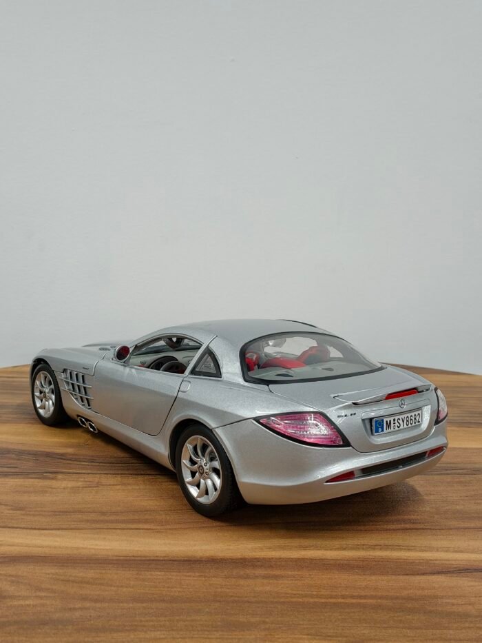 Mercedes-Benz SLR McLaren Silver 1:12 - Image 2