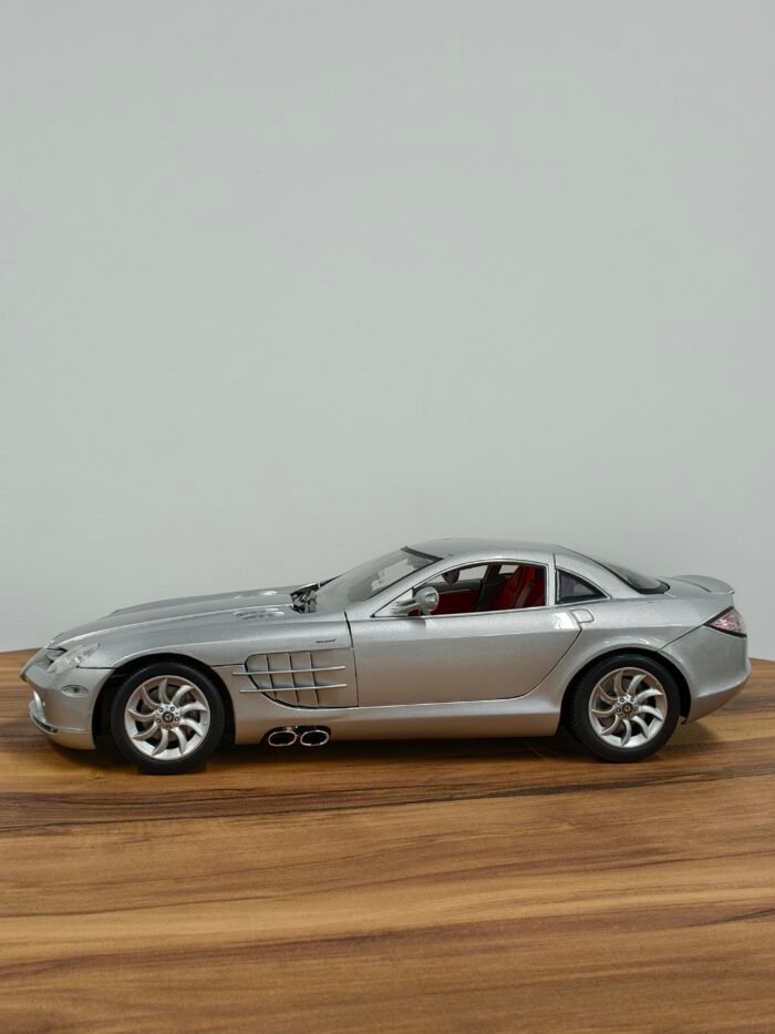 Mercedes-Benz SLR McLaren Silver 1:12 - Image 8