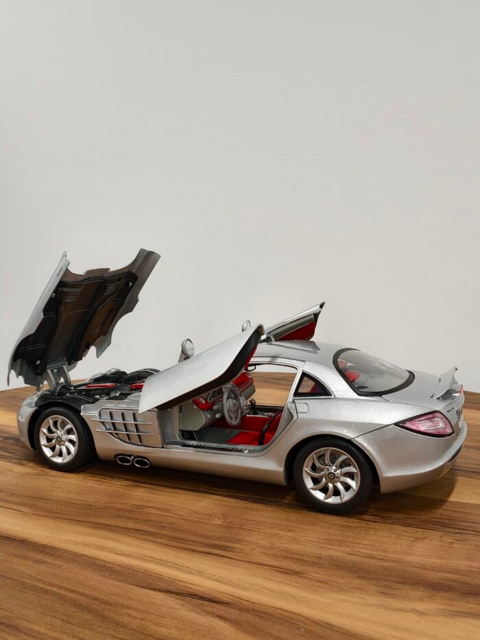 Mercedes-Benz SLR McLaren Silver 1:12 - Image 4