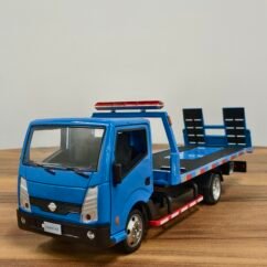 Nissan UD Self Loader 1:32 Blue
