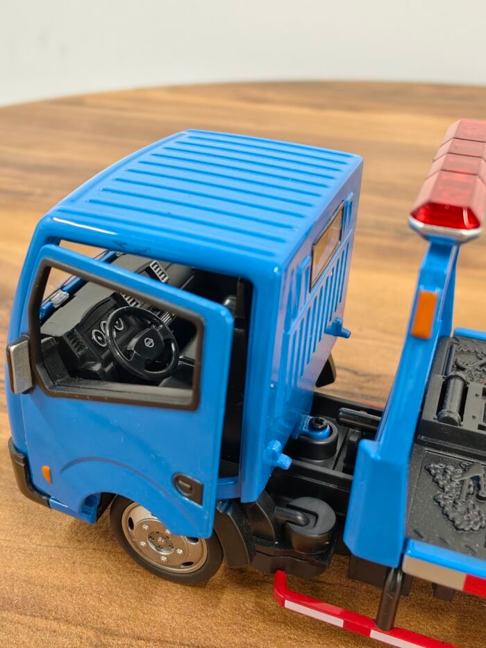 Nissan UD Self Loader 1:32 Blue - Image 5