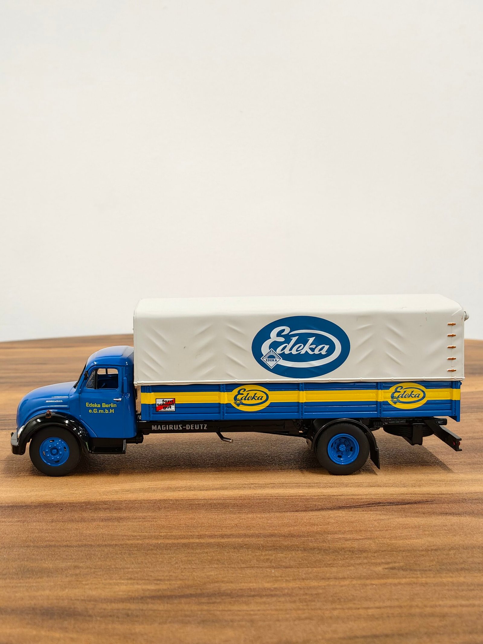 Truck Edeka Berlin e.G.m.b 1:43 Blue - Image 4
