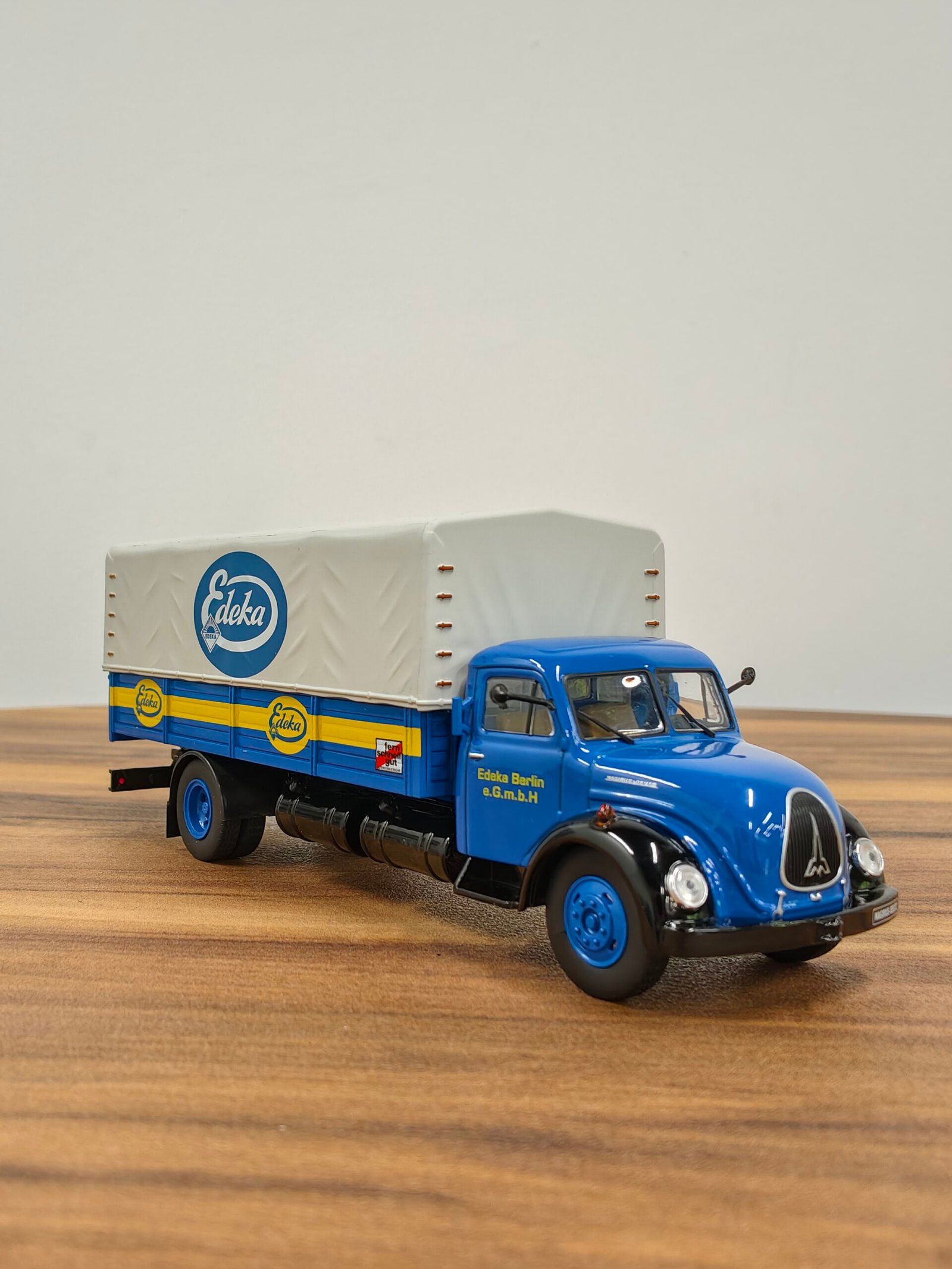 Truck Edeka Berlin e.G.m.b 1:43 Blue - Image 3