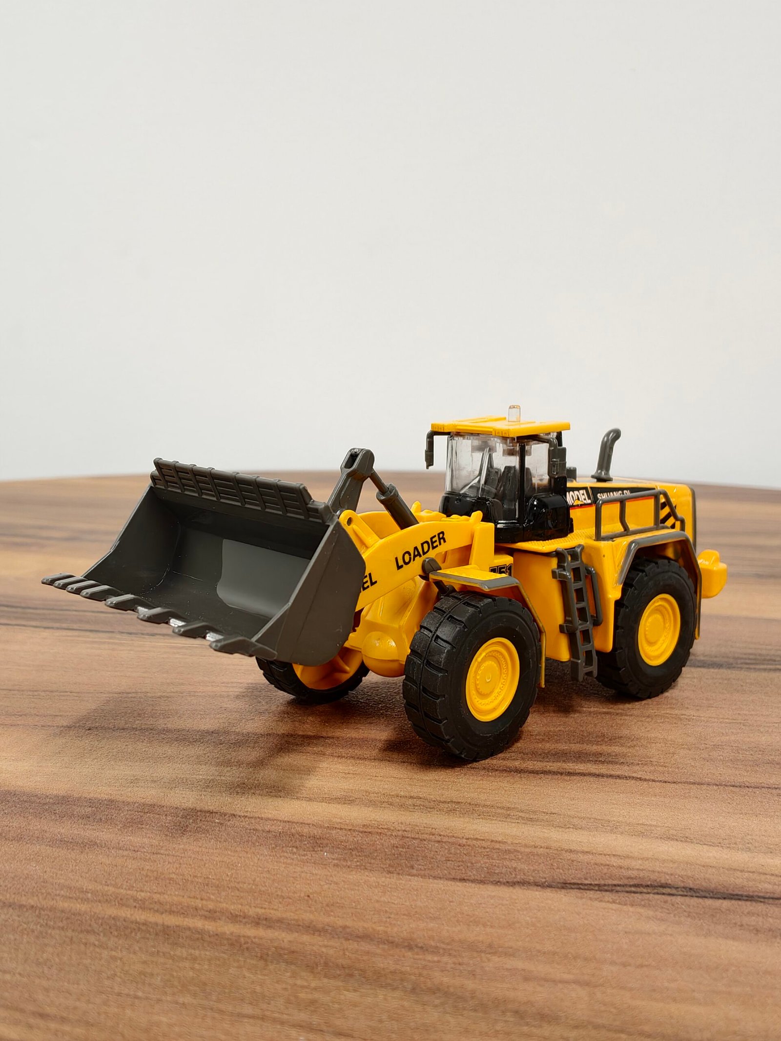 Truck Cast All Wheels Roll Classic Collection 1:50 Yellow