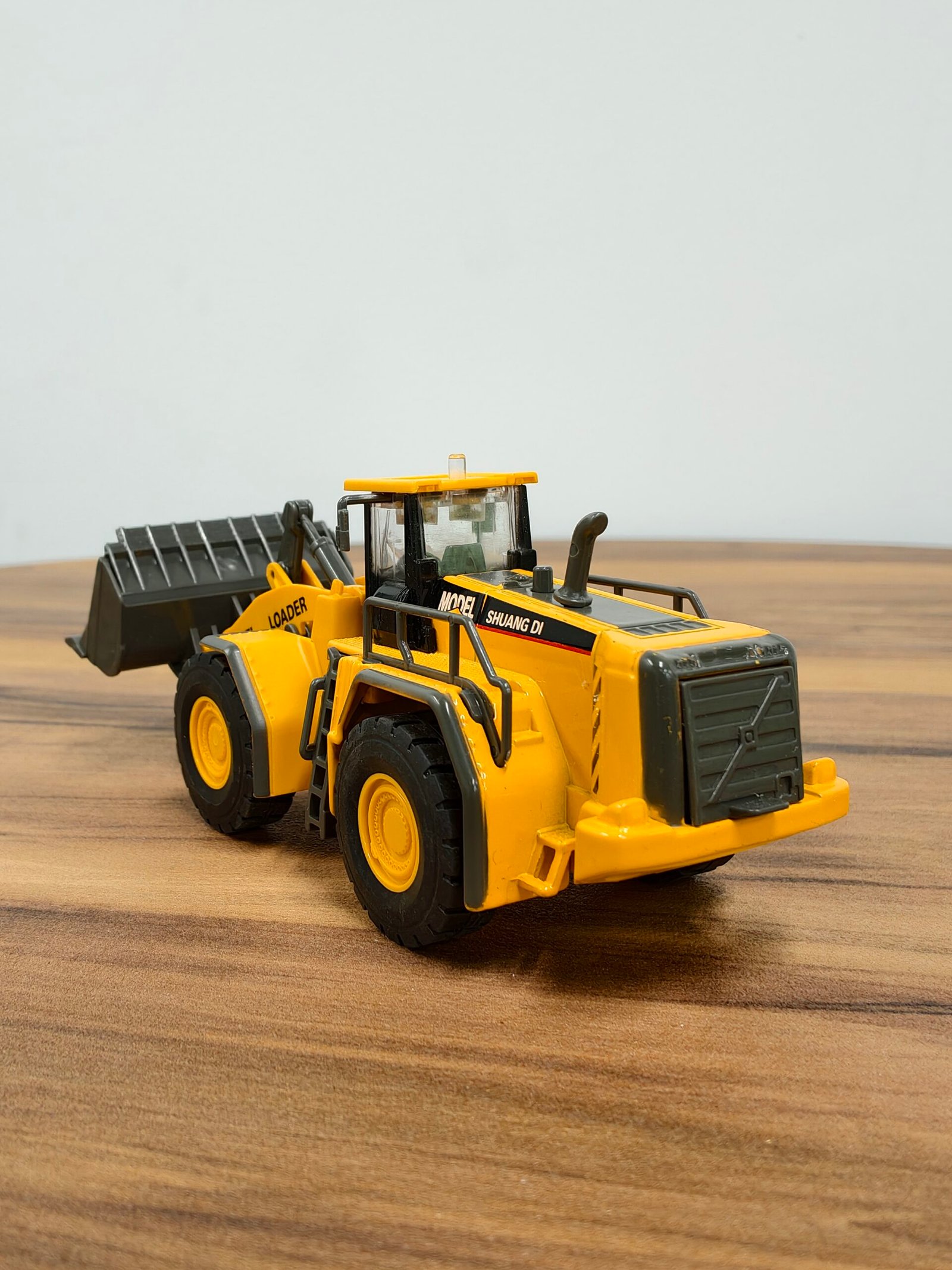 Truck Cast All Wheels Roll Classic Collection 1:50 Yellow - Image 2