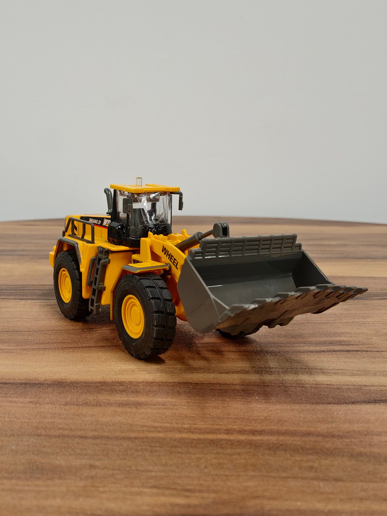 Truck Cast All Wheels Roll Classic Collection 1:50 Yellow - Image 3