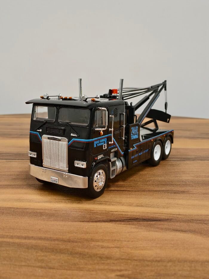 1984 Freightliner FLA 9664 Black 1:43