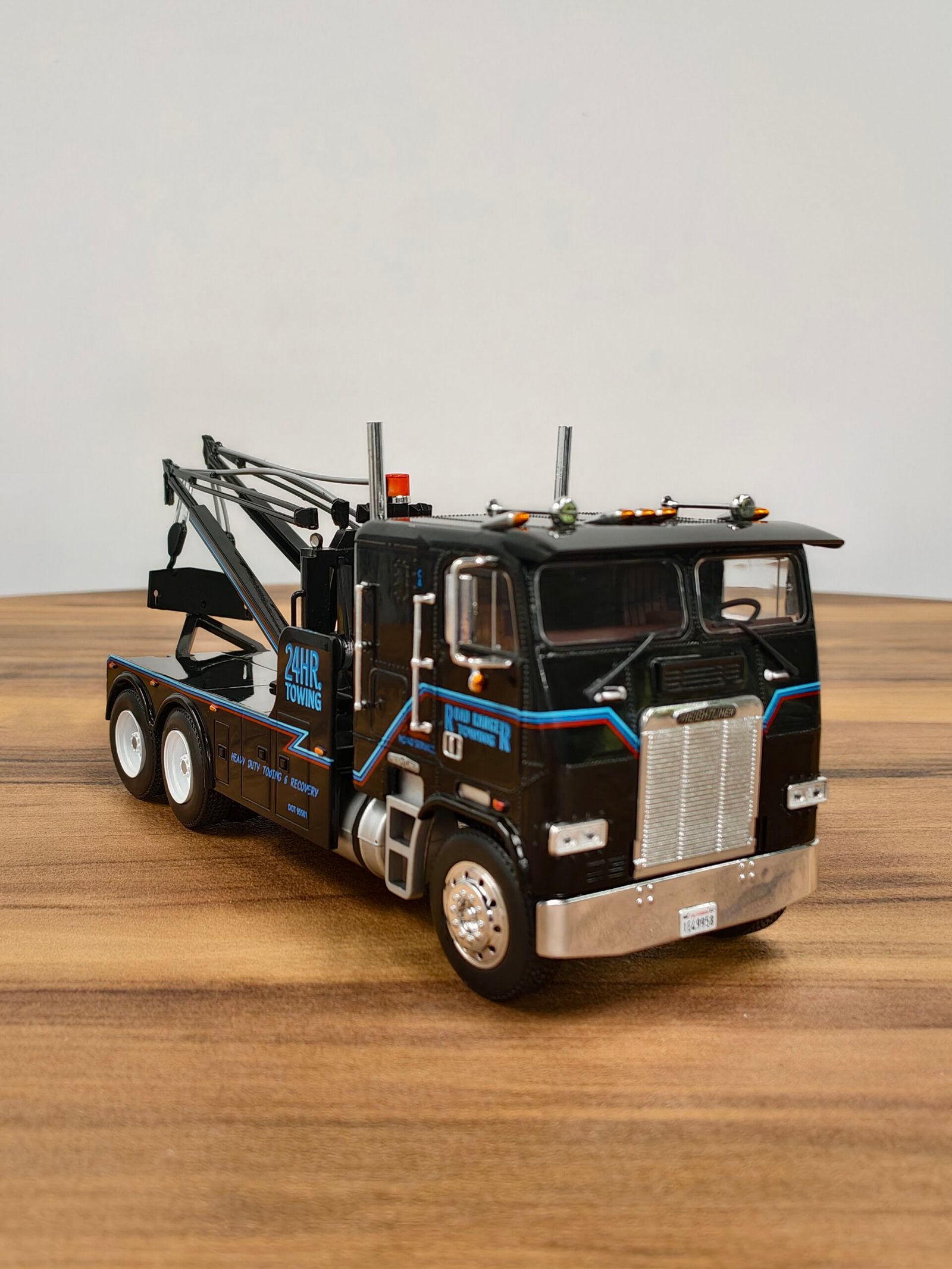 1984 Freightliner FLA 9664 Black 1:43 - Image 3