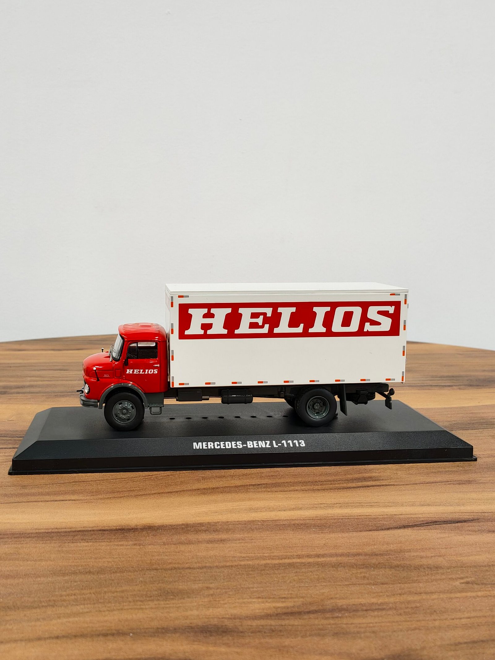 Mercedes Benz Hekios 1969 1:43 Red - Image 4