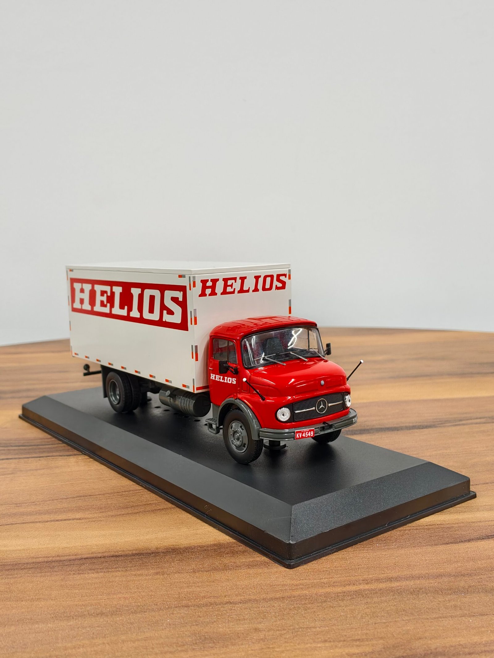 Mercedes Benz Hekios 1969 1:43 Red - Image 3