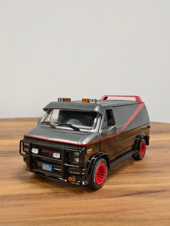 1983 GMC Vandura 1:24 Black & Gray