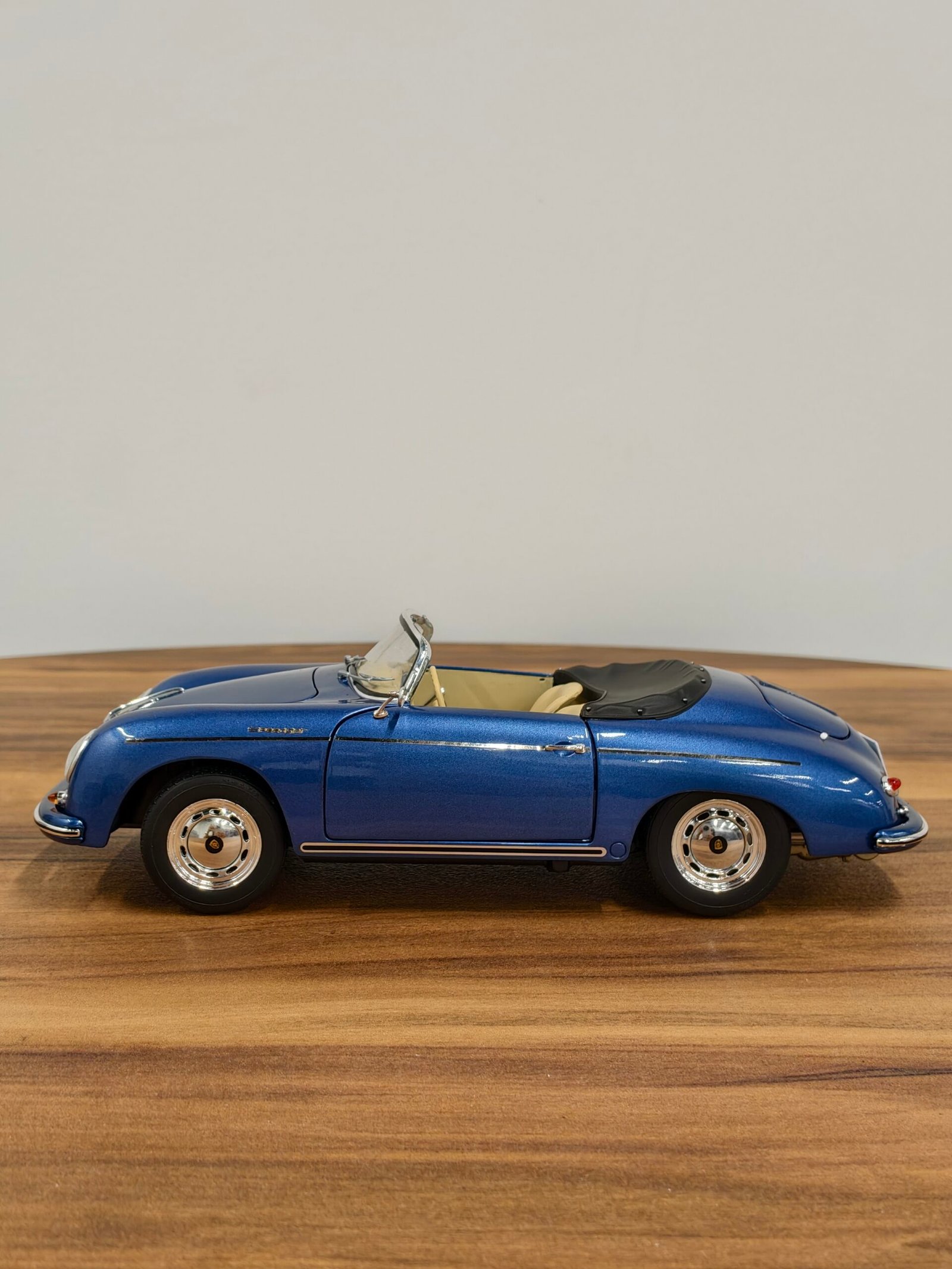 Porsche 356 Speedster 1:18 Blue - Image 6