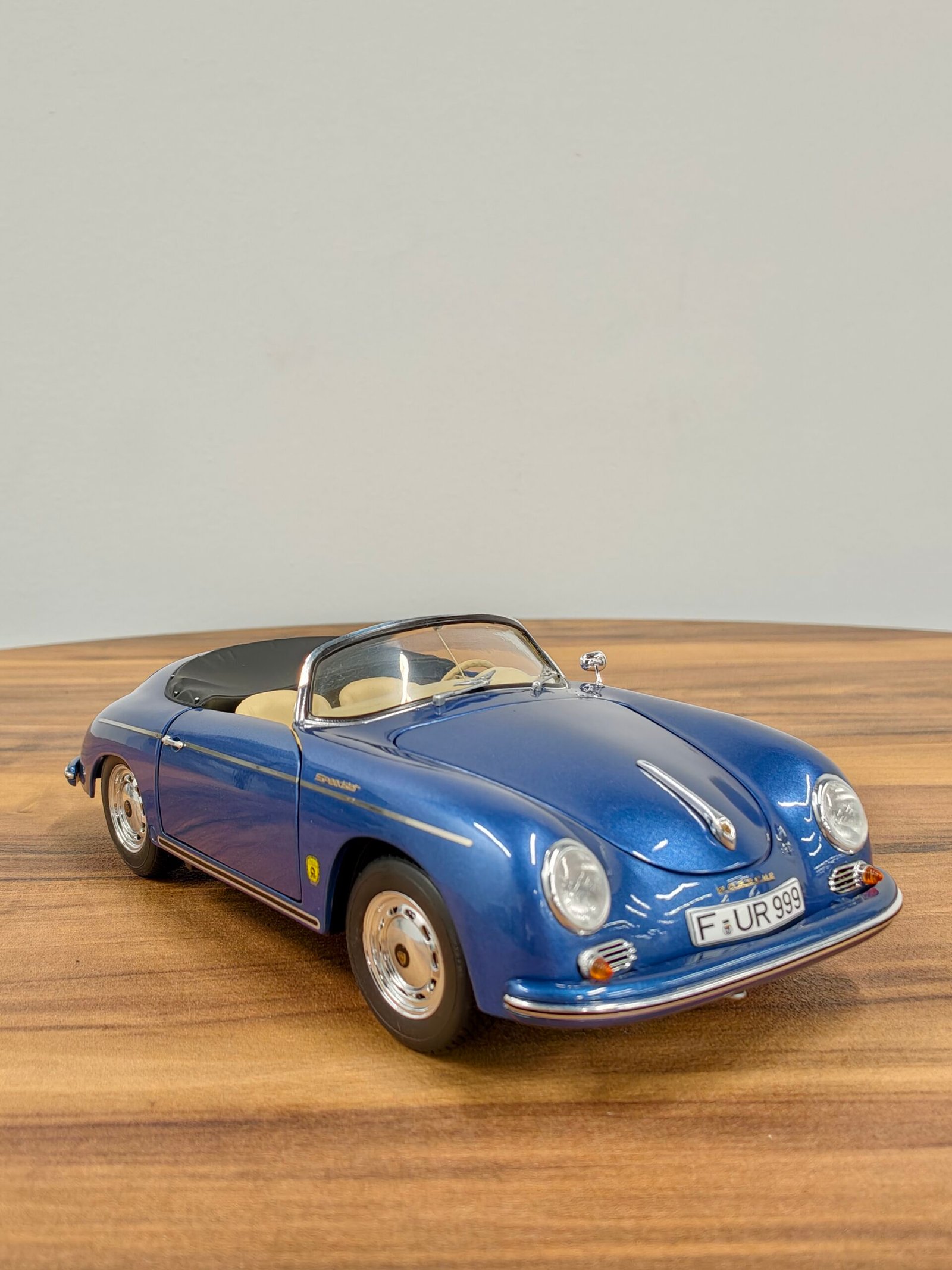 Porsche 356 Speedster 1:18 Blue - Image 5
