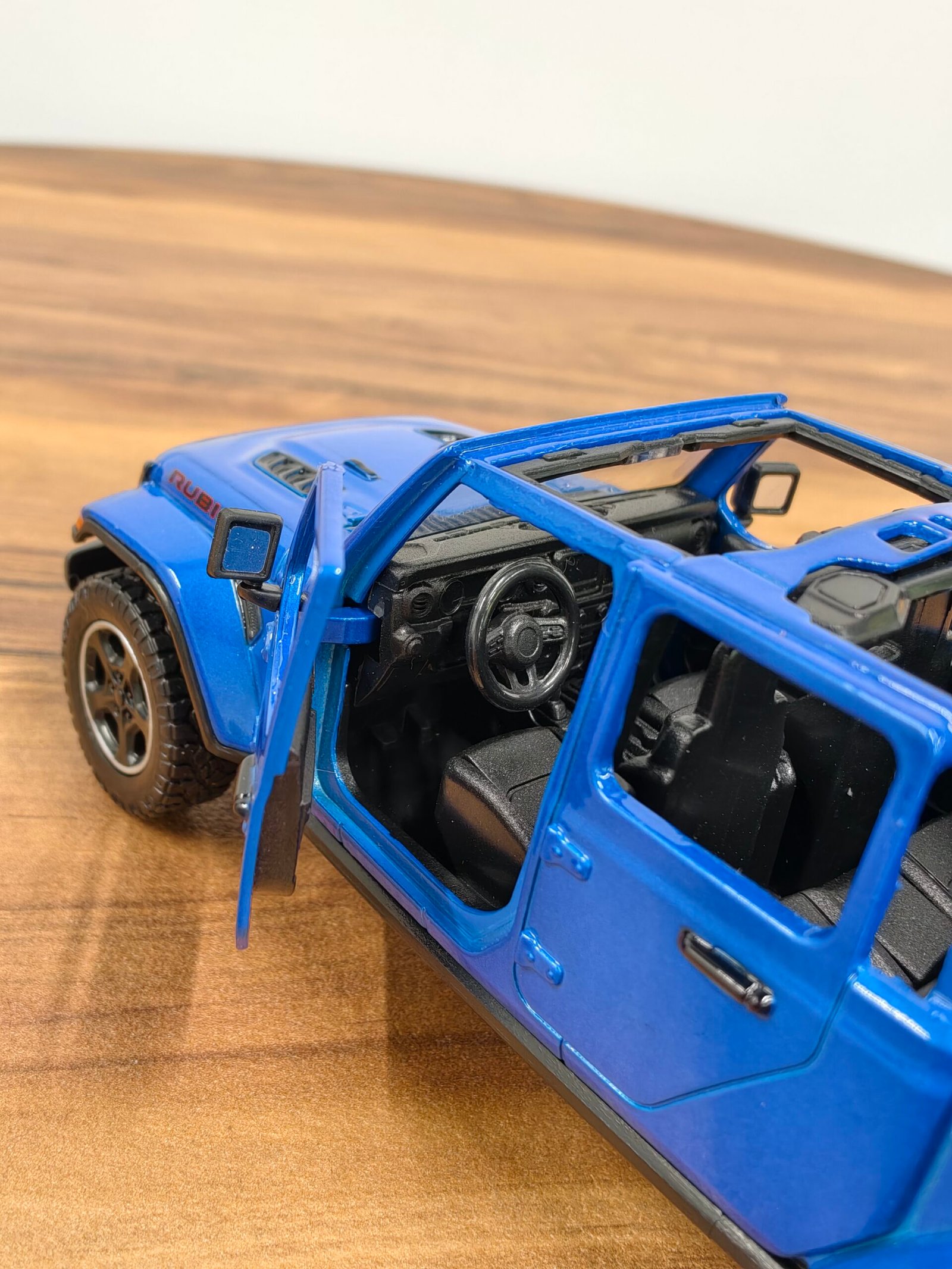 2021 Jeep Gladiator Rubicon 1:24 Blue - Image 4