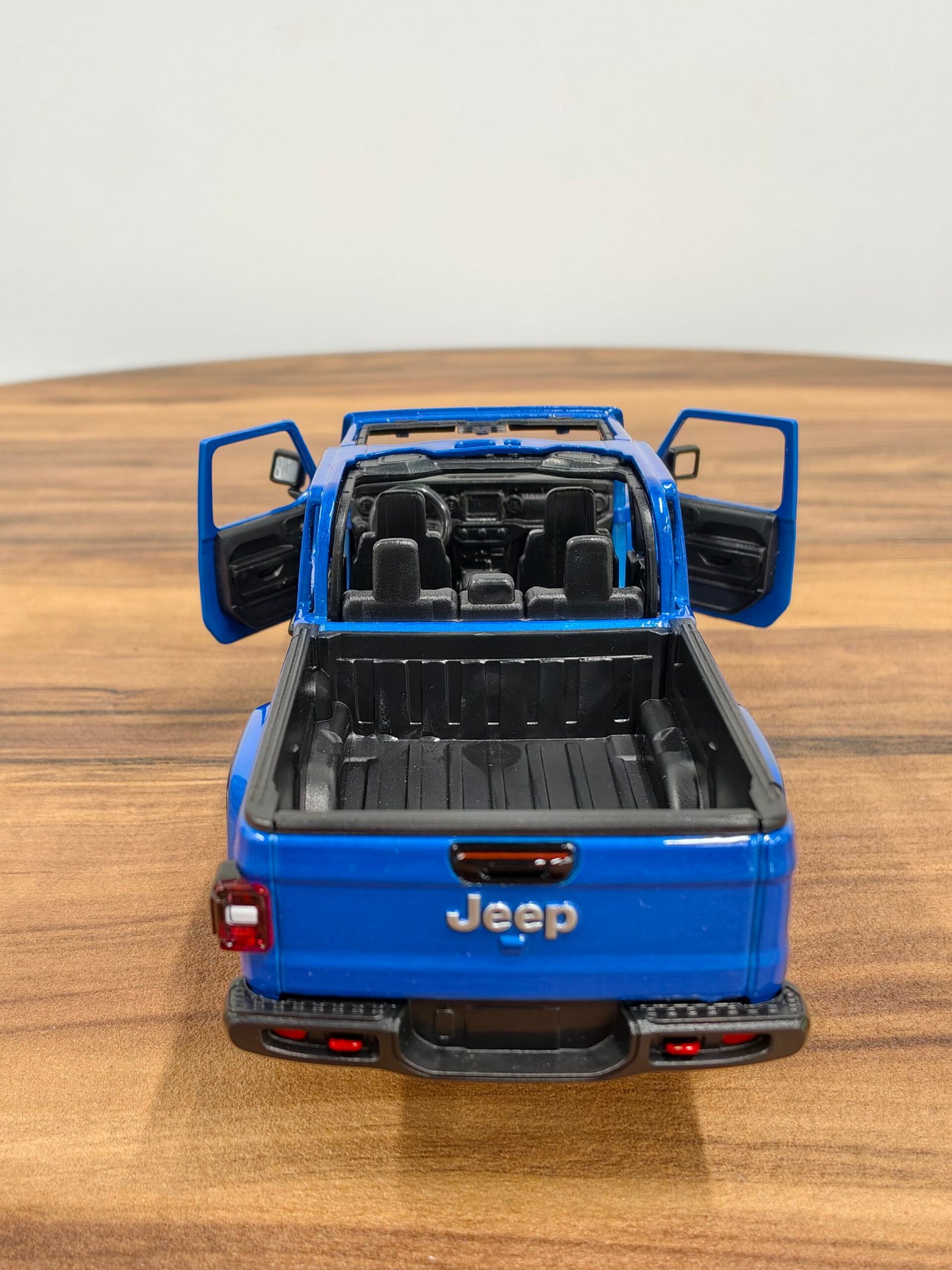 2021 Jeep Gladiator Rubicon 1:24 Blue - Image 3