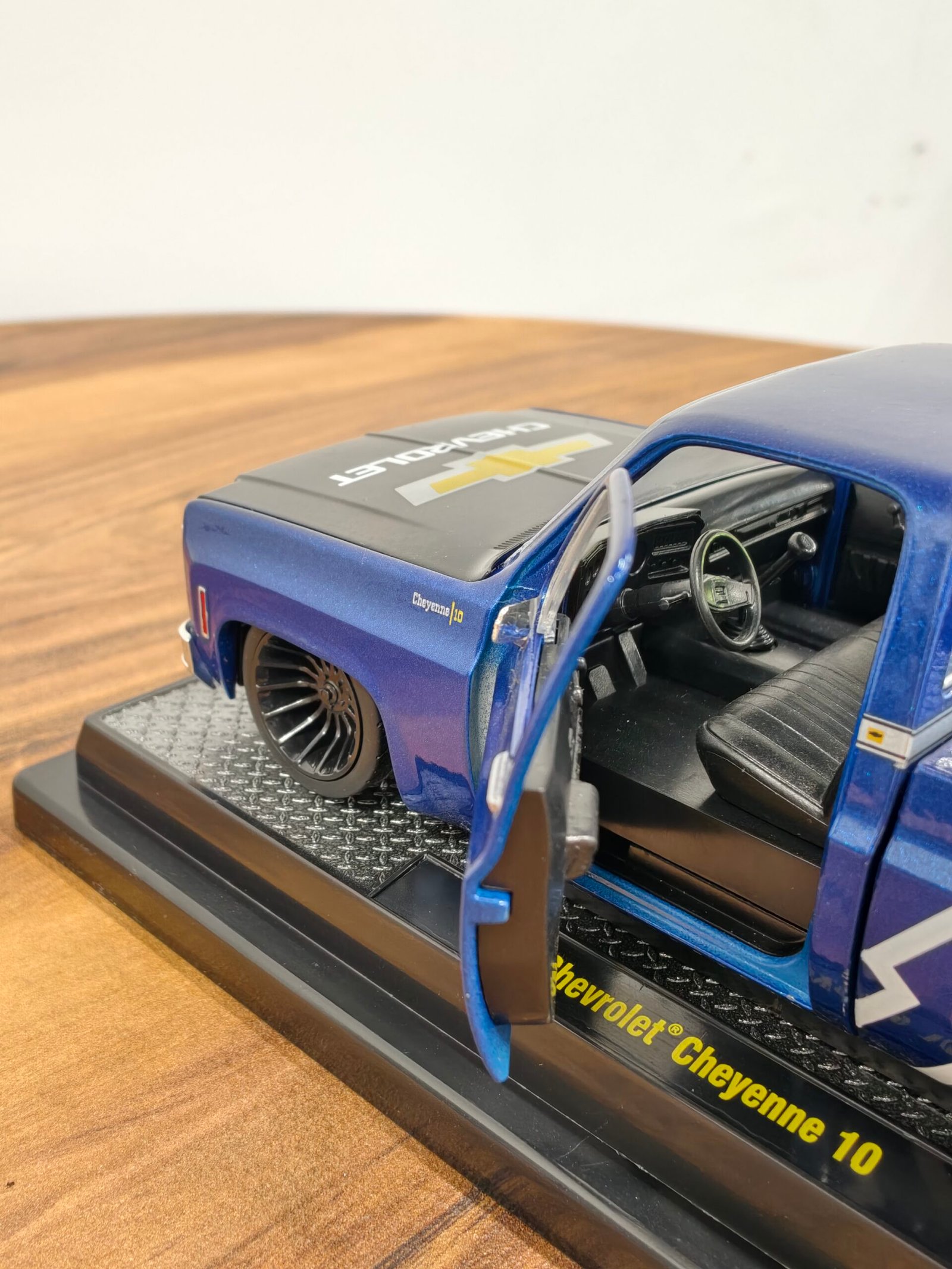 1973 Chevrolet Cheyenne10 R93 22-03 Blue 1:18 - Image 5