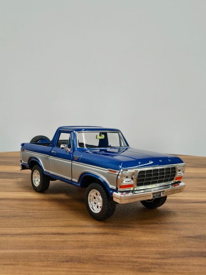 1978 Ford Bronco 1:24 Blue & Gray - Image 3