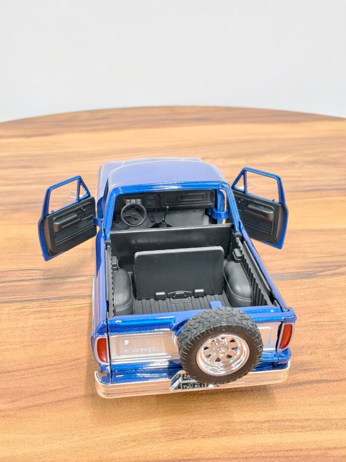 1978 Ford Bronco 1:24 Blue & Gray - Image 6