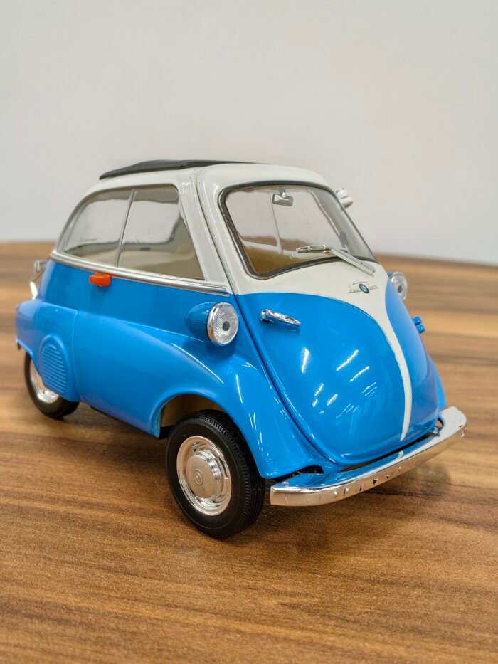 BMW Isetta Blue with White 1955-1962 1:18 - Image 4