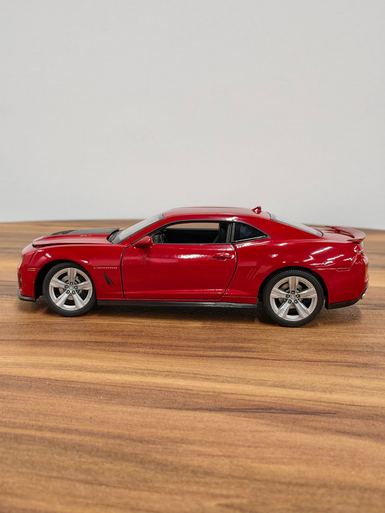 Chevrolet Camaro ZL1 Red 1:24 - Image 6