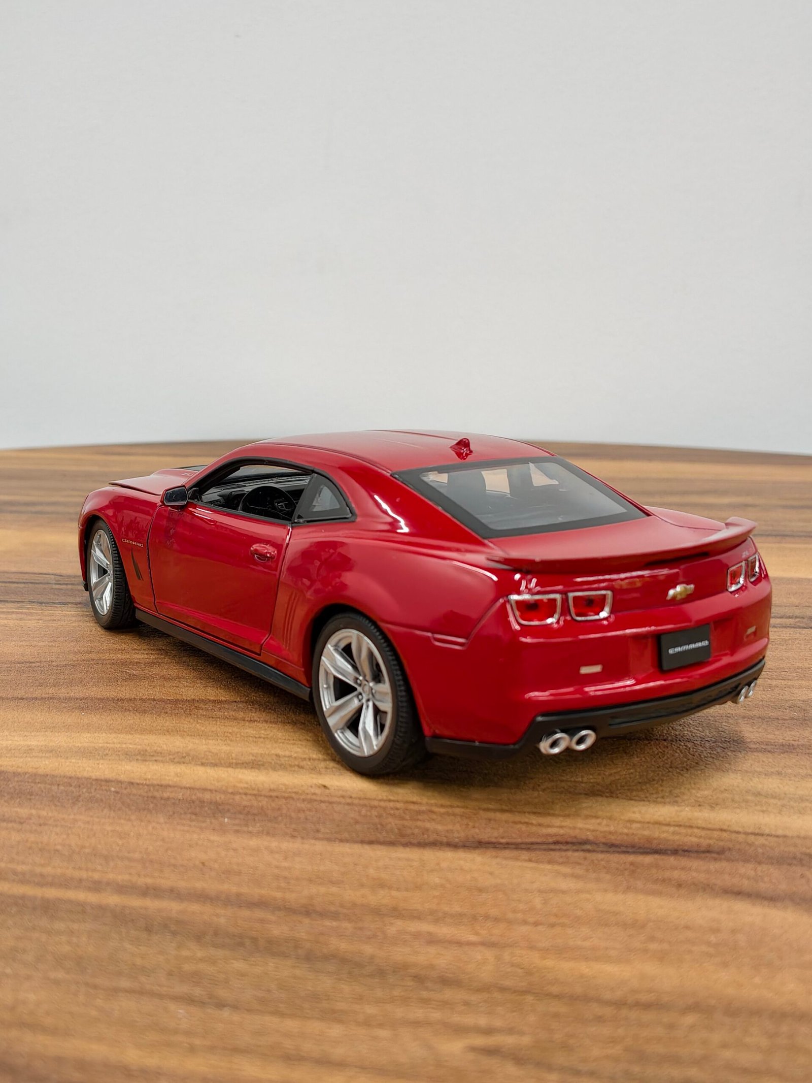 Chevrolet Camaro ZL1 Red 1:24 - Image 5