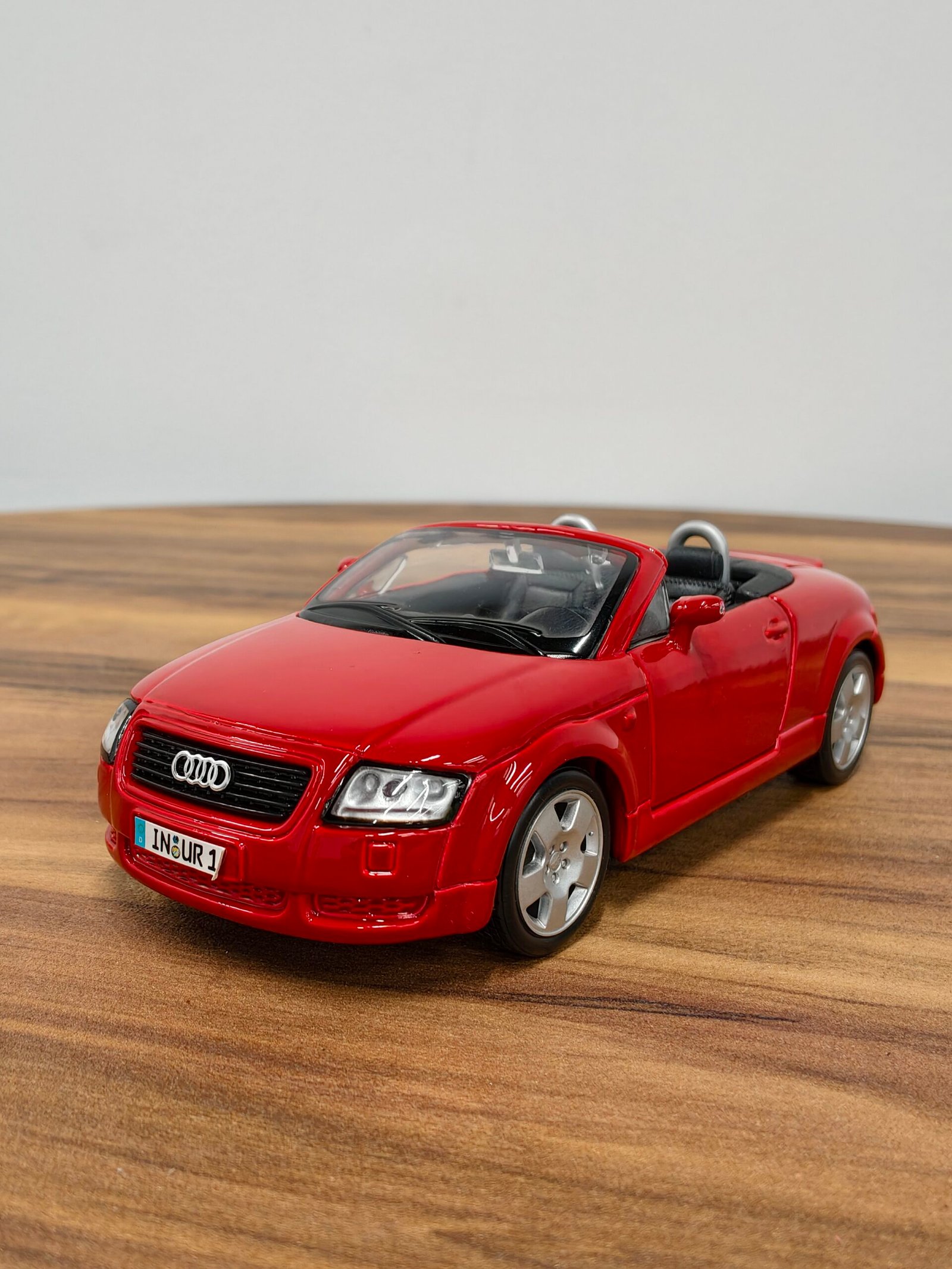 Maisto 31978 Audi TT Roadster Red 1:24 Diecast Car Model