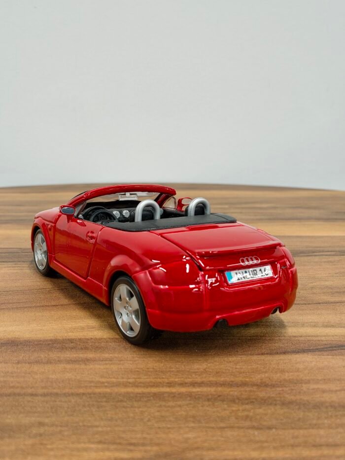 Maisto 31978 Audi TT Roadster Red 1:24 Diecast Car Model - Image 4