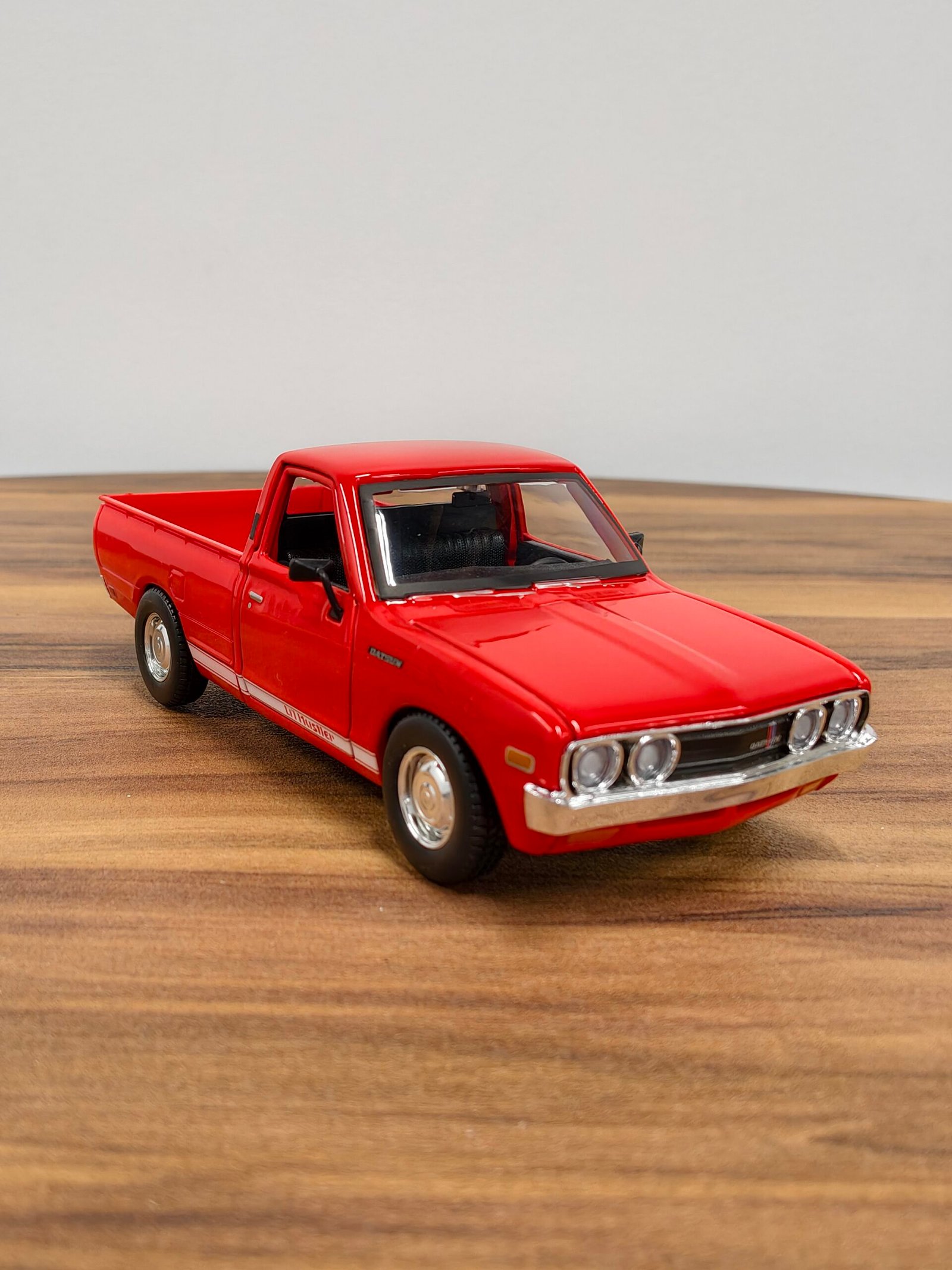 1973 Datsun 620 Pick Up 1:24 Red - Image 2