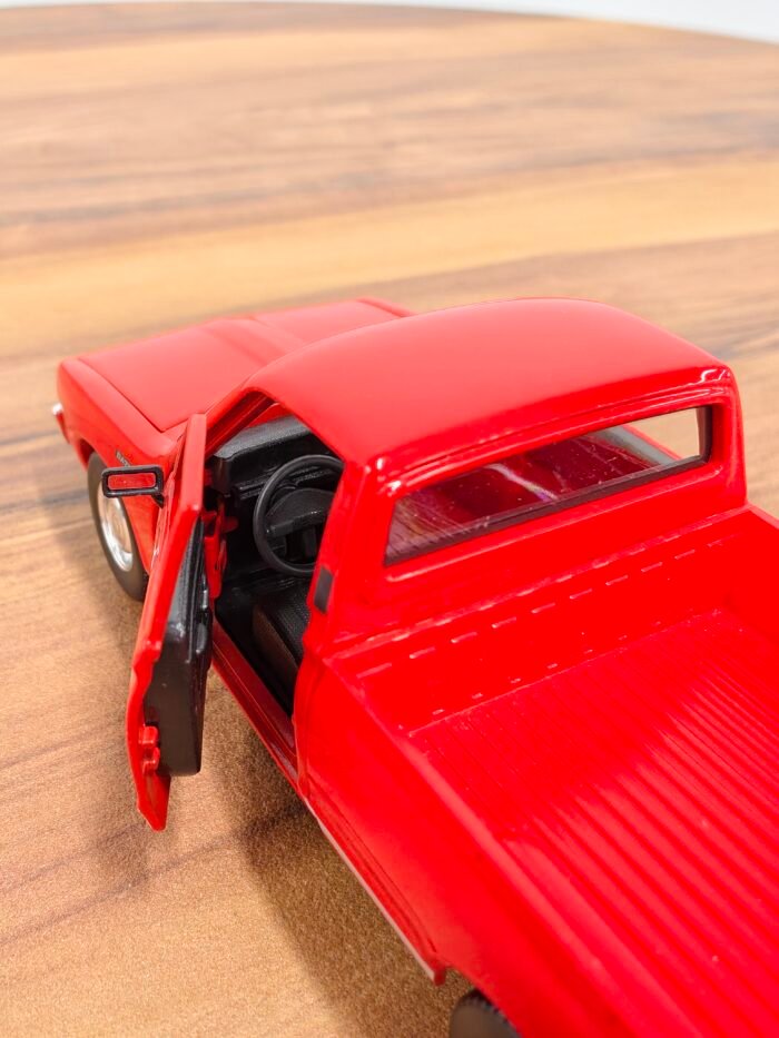 1973 Datsun 620 Pick Up 1:24 Red - Image 4