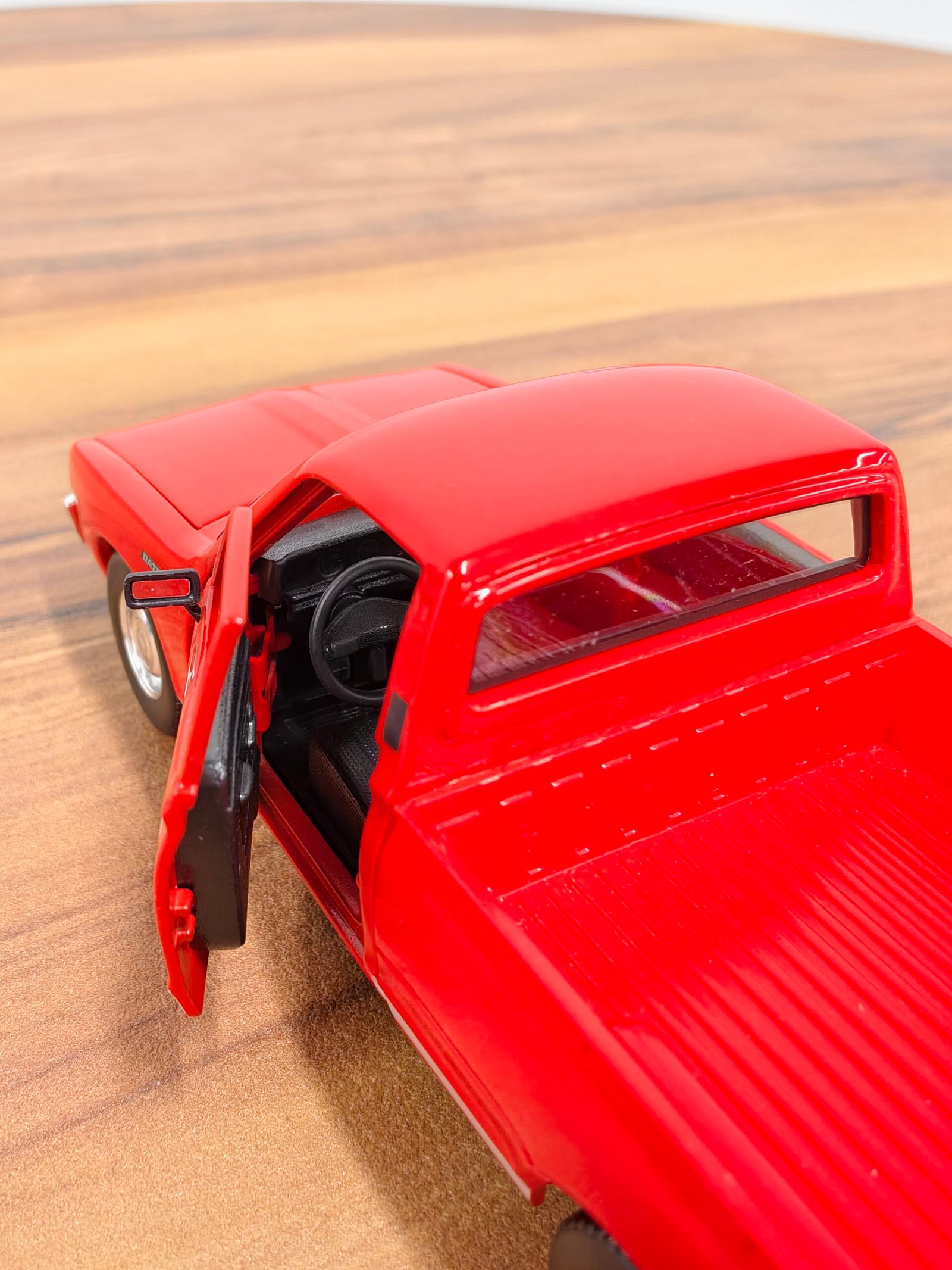 1973 Datsun 620 Pick Up 1:24 Red - Image 4