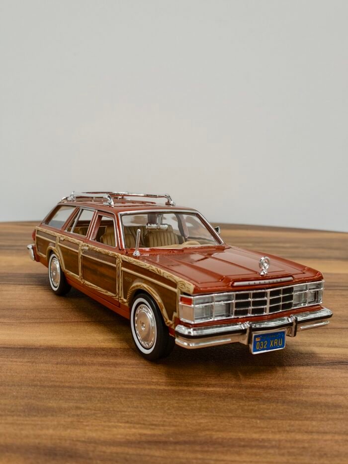1979 Chrysler Lebaron Town & Country 1:24 Brown - Image 2