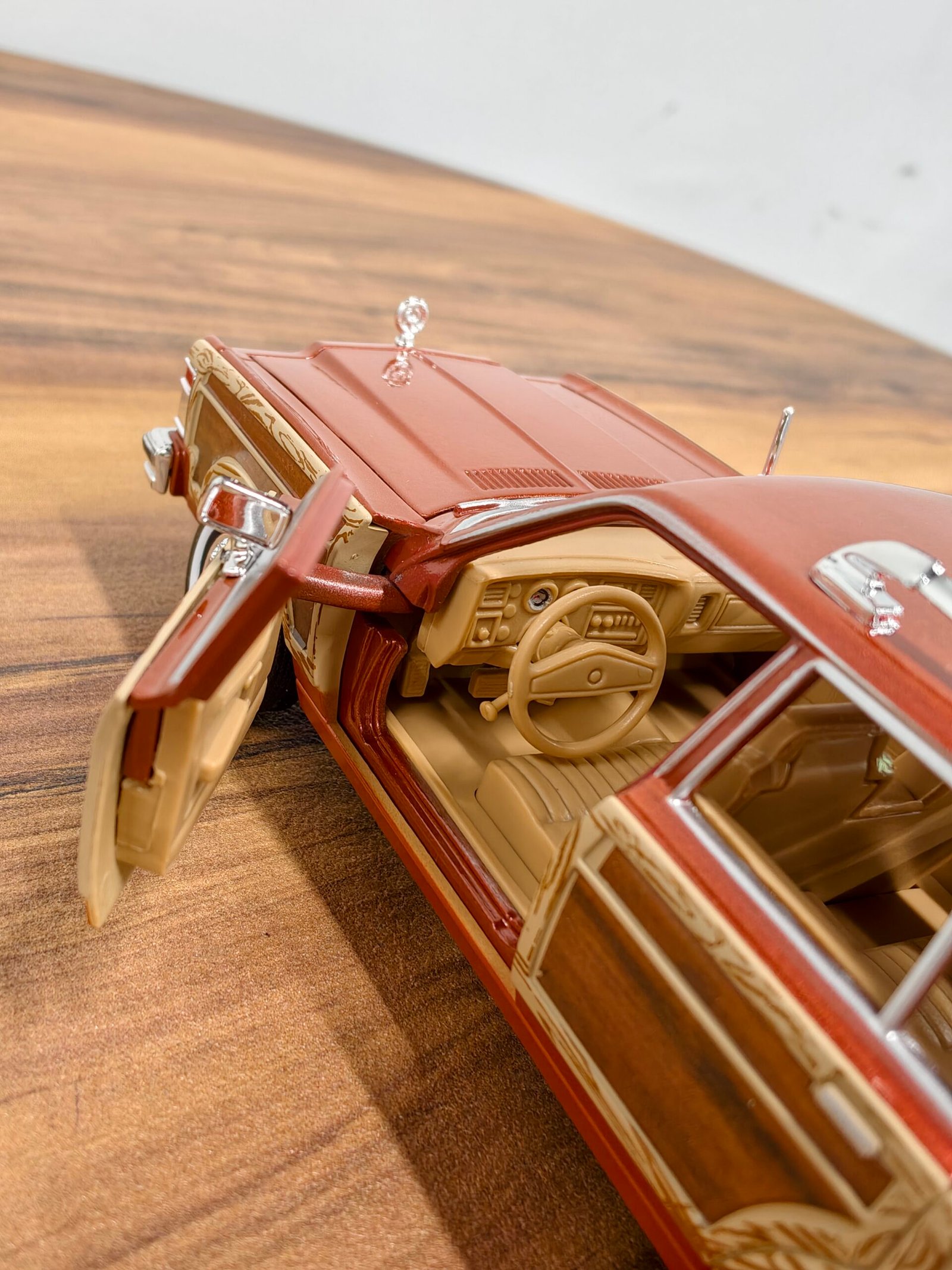 1979 Chrysler Lebaron Town & Country 1:24 Brown - Image 3