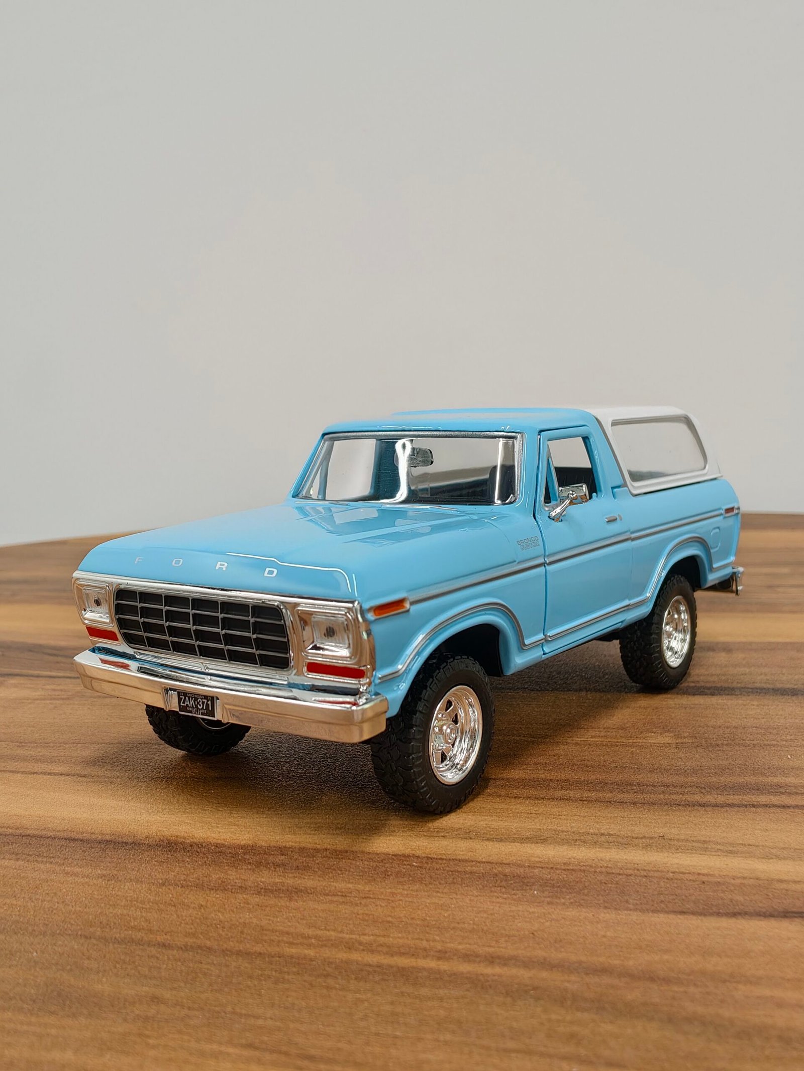 1978 Ford Bronco 1:24 Light Blue