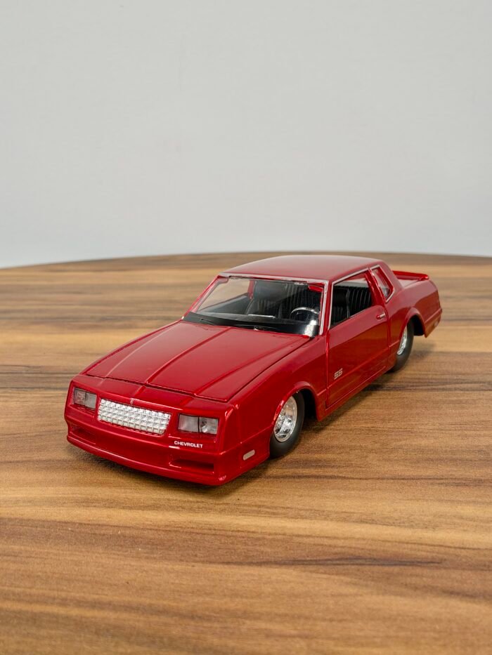 1986 Chevrolet Monte Carlo SS 1:24 Red